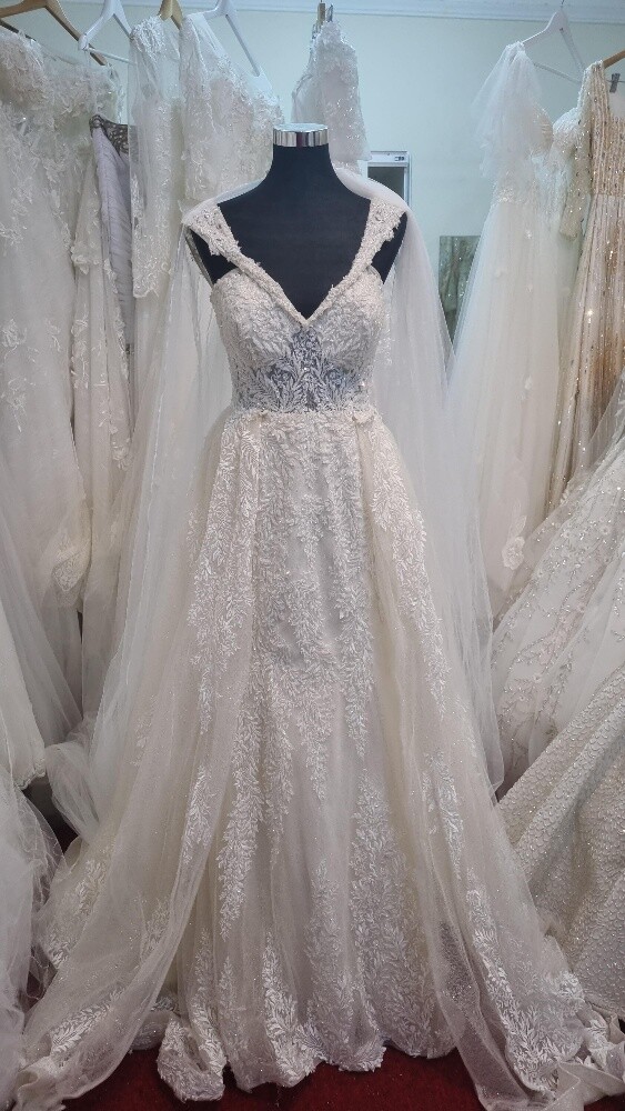 Wedding gown for rent - 1