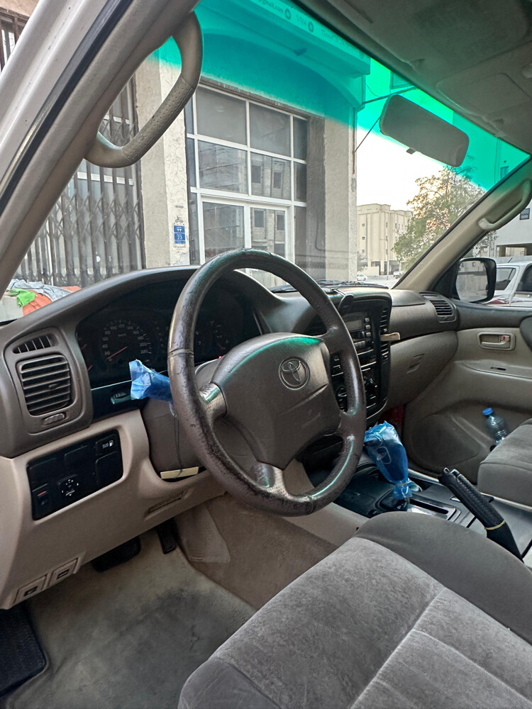 LC V8 1999 VXR — photo 1 for sale in Qatar