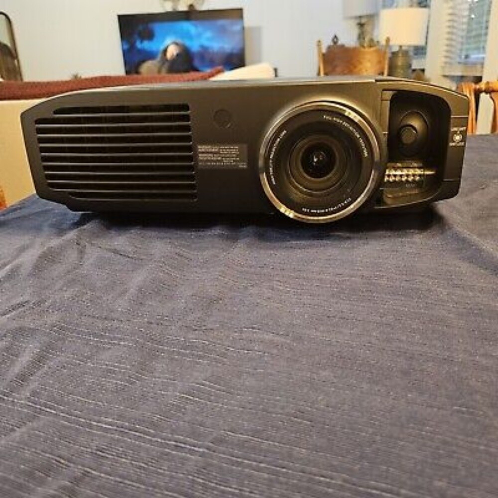 Panasonic projector 8000u - 2