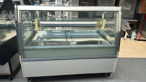 DISPLAY FRIDGE AND CHILLERS - 1