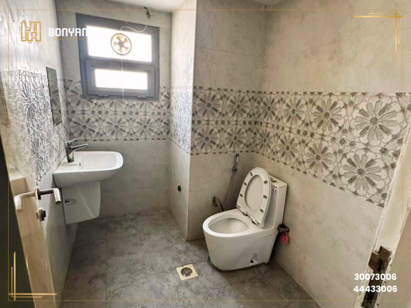 معرض كبير على طريق سلوى - 5