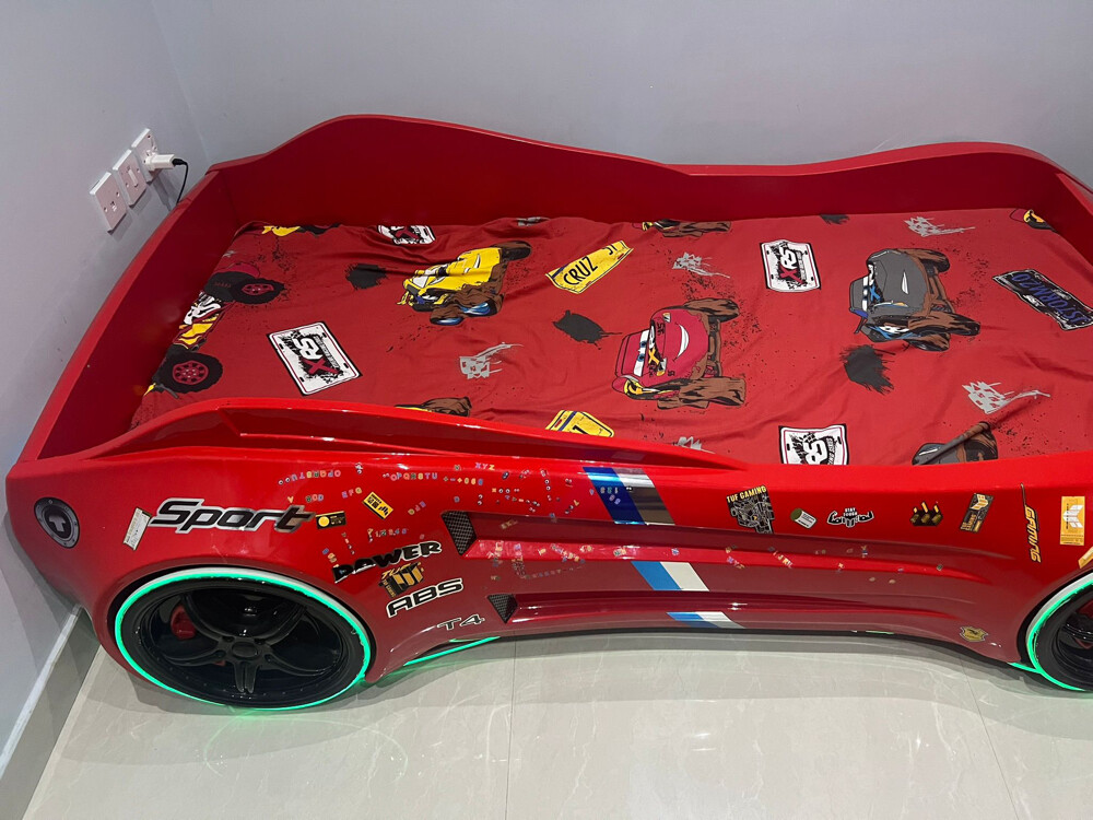 kids bed + mattress - 2