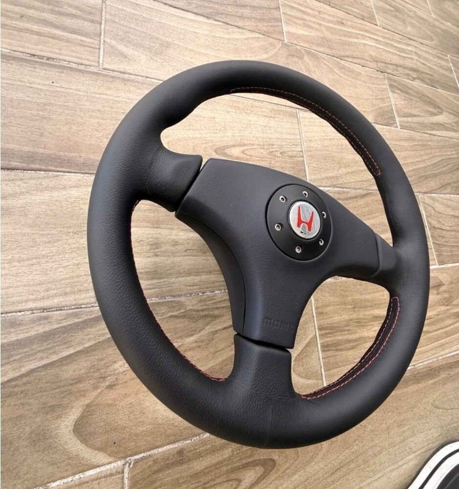 Honda Integra Type R DC2 MOMO Ste - 3
