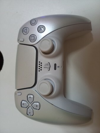 ps5 silver controller - 1