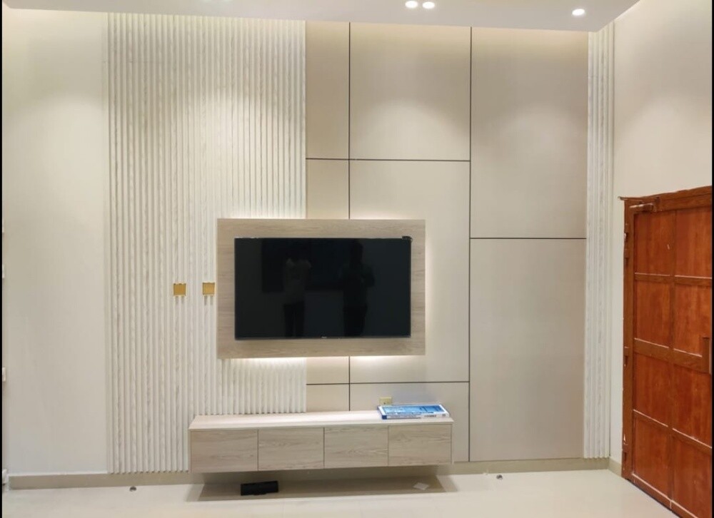 LUXURIOUS TV DECORATION - 1