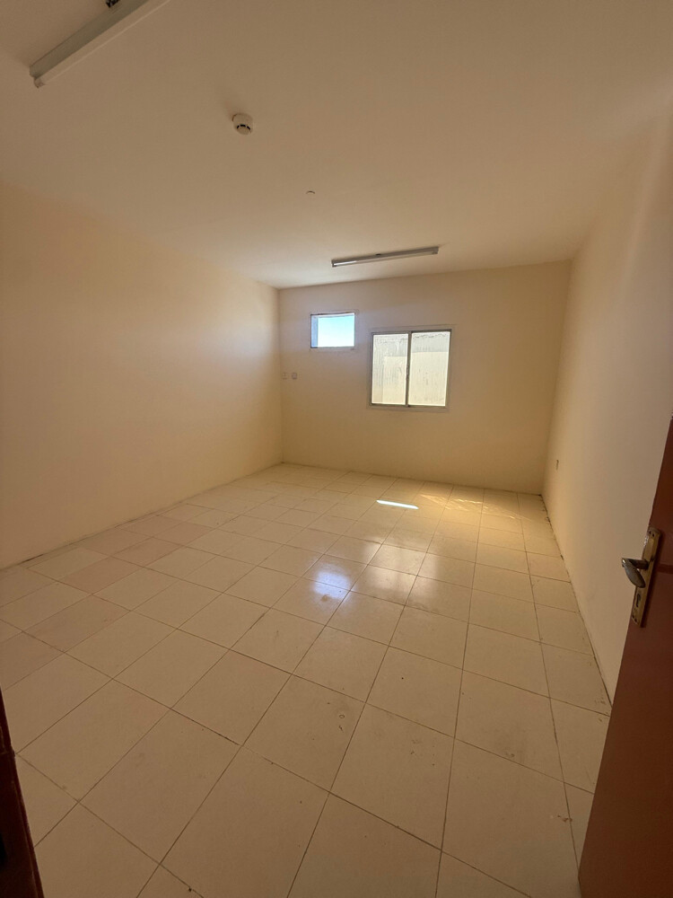 للايجار سكن عماال 10 غرفة - 4