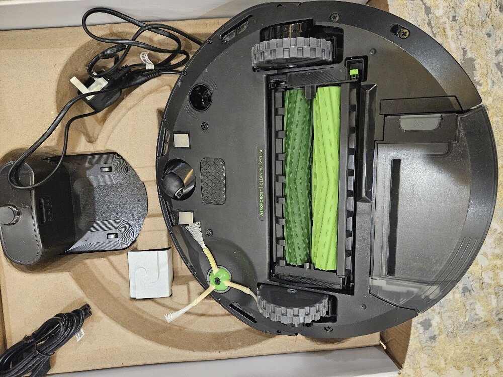 Roomba i3 - Used Twice, Like New - 5