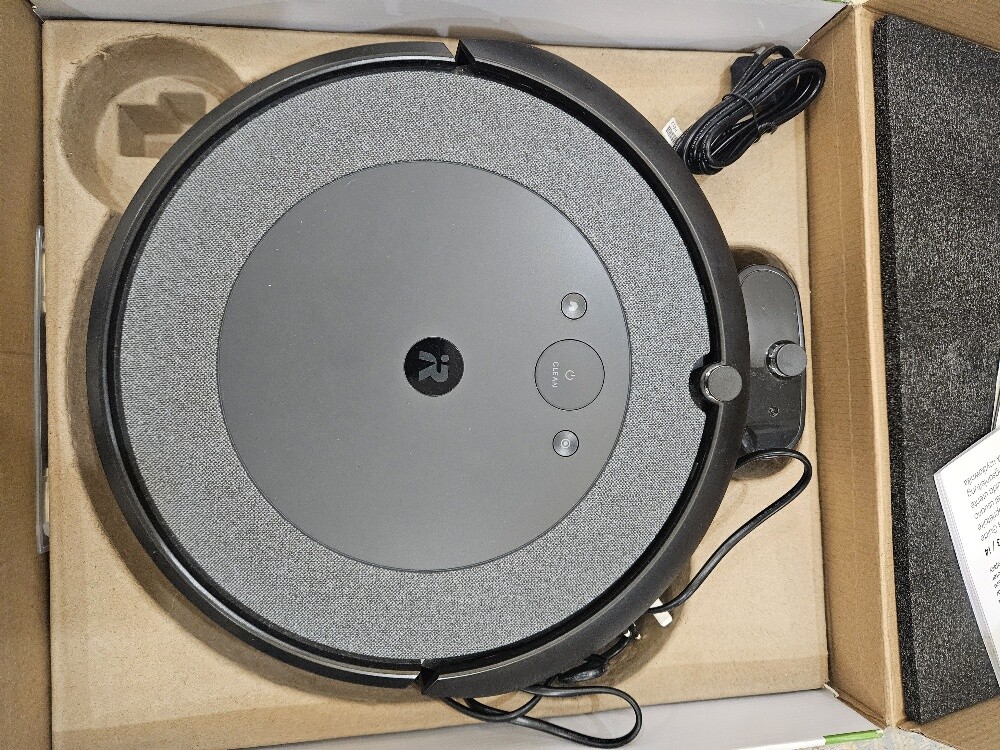 Roomba i3 - Used Twice, Like New - 4