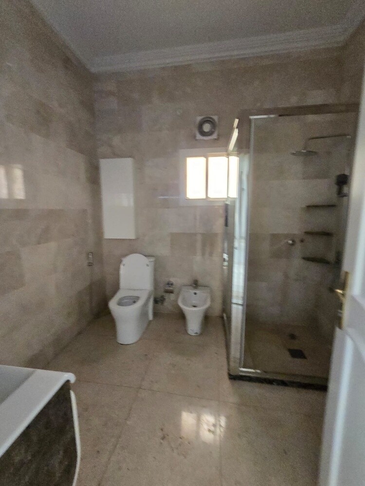 للاستثمار فيلا ابوظلوف 580م - 5
