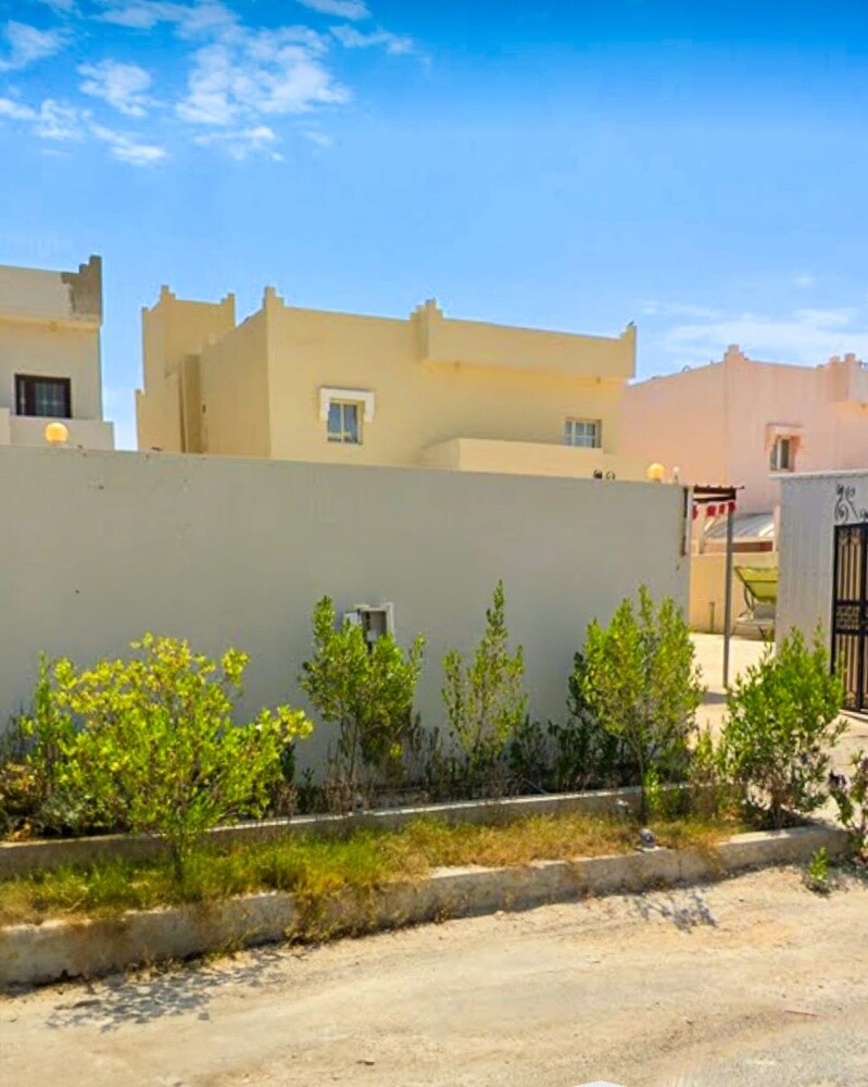 للاستثمار فيلا ابوظلوف 580م - 1