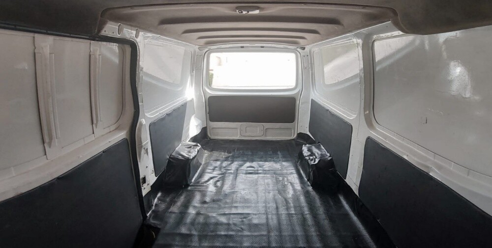 NISSAN URVAN - 10