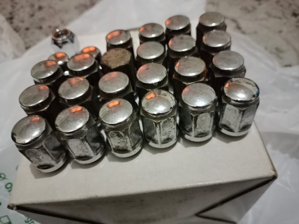 Used original bolts for nissan Vtec - 2