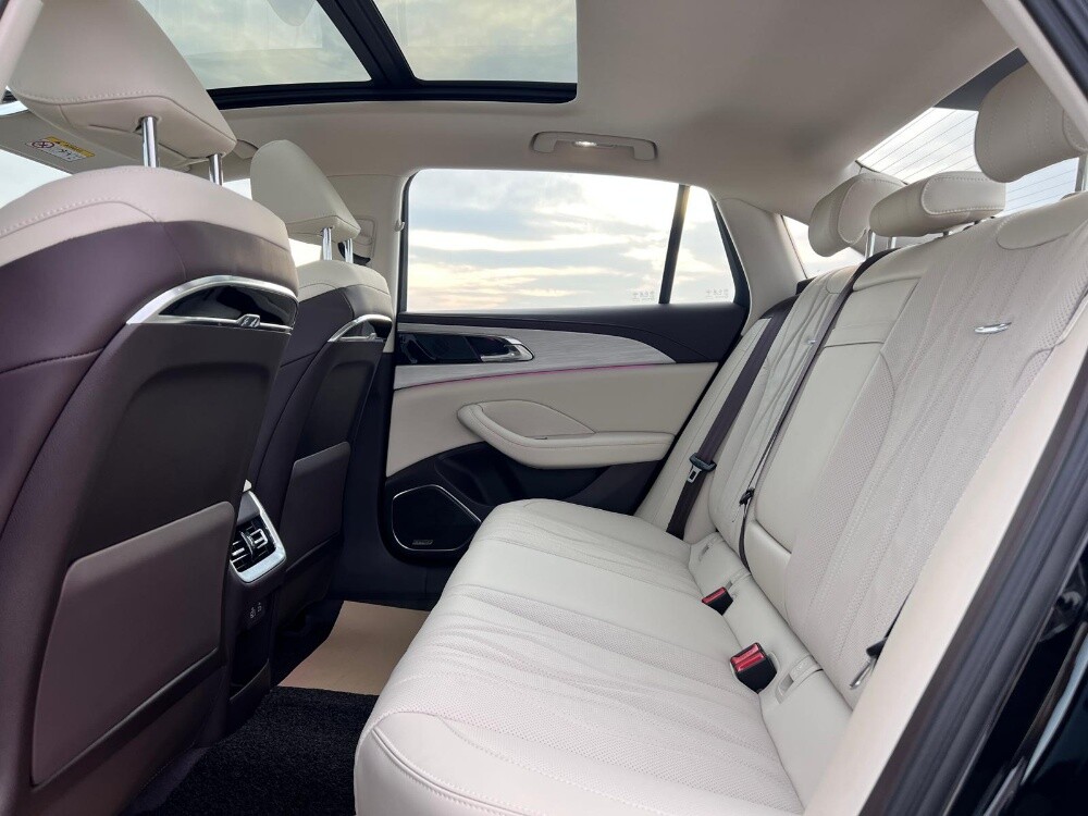 HONGQI H5 2025 — photo 8 for sale in Qatar
