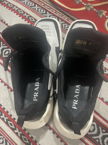 prada - 1