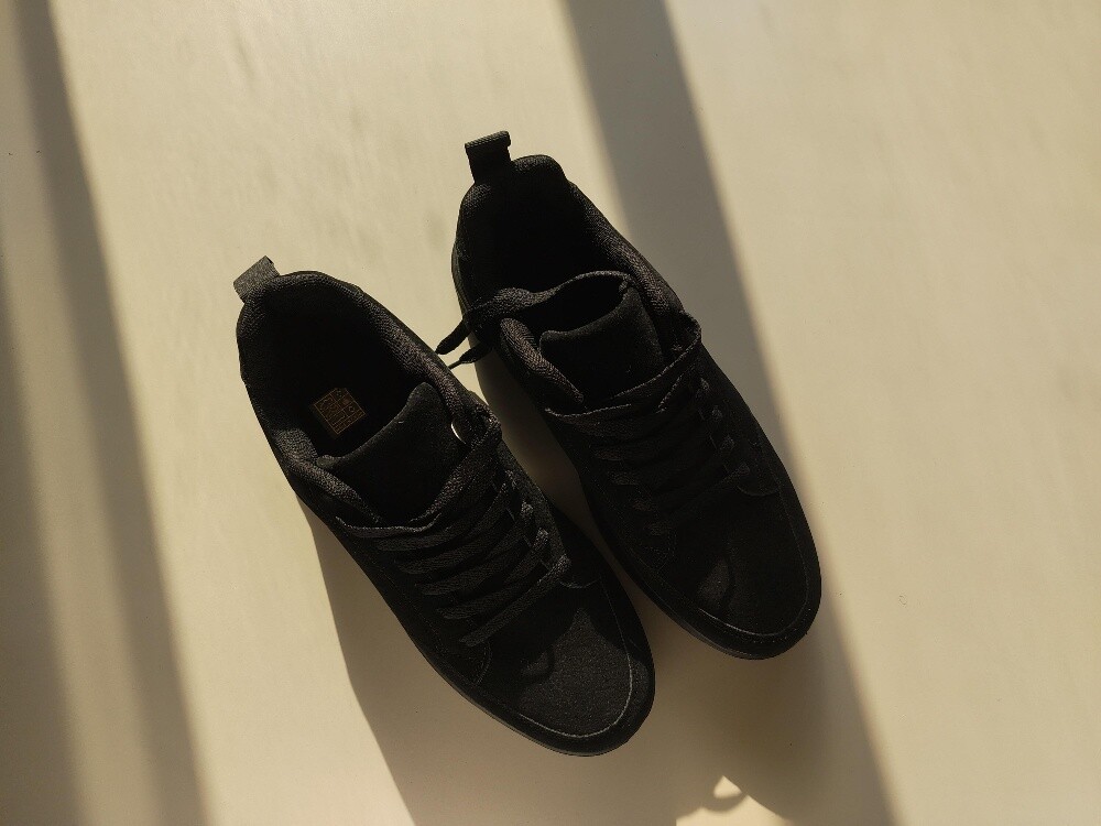 Black sneakers - 2