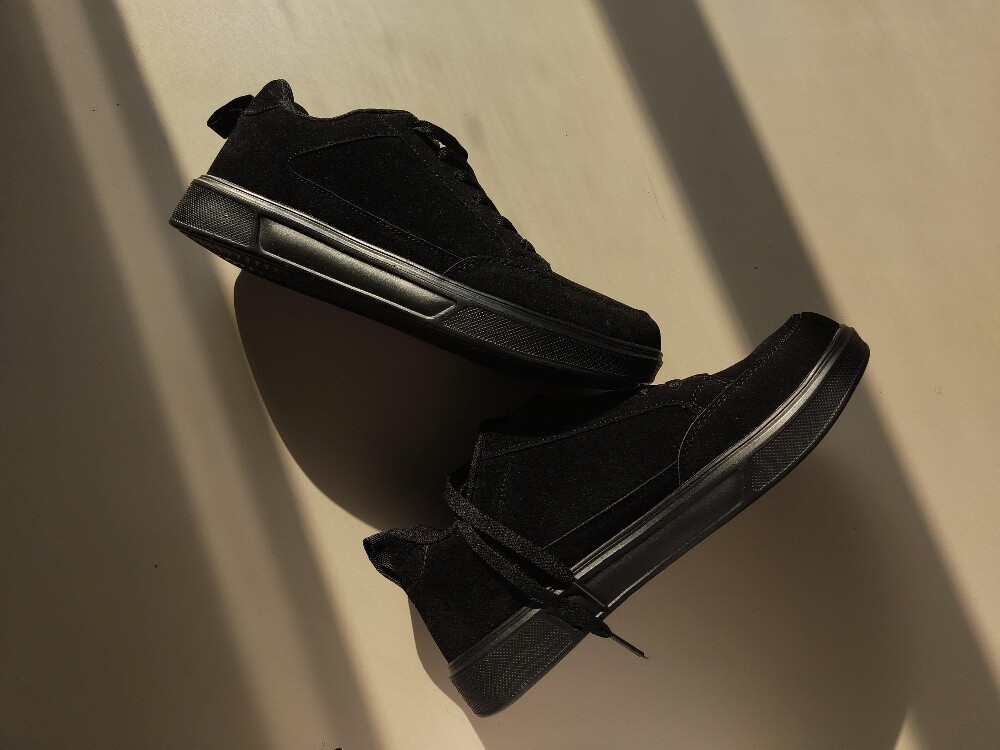 Black sneakers - 4