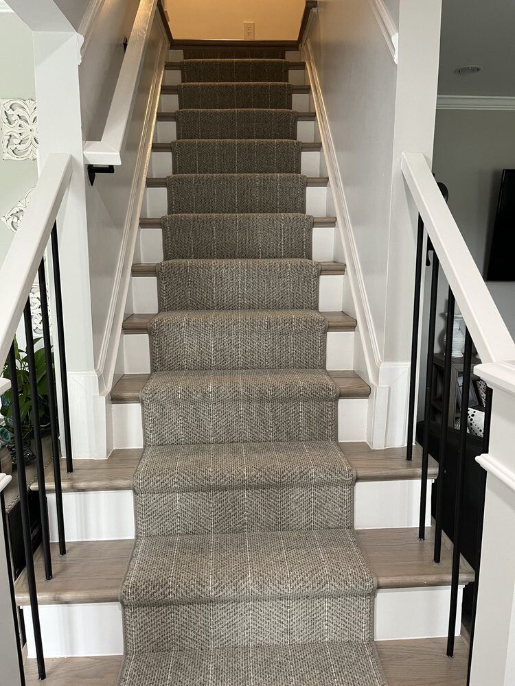 Carpet room and stairs - 7