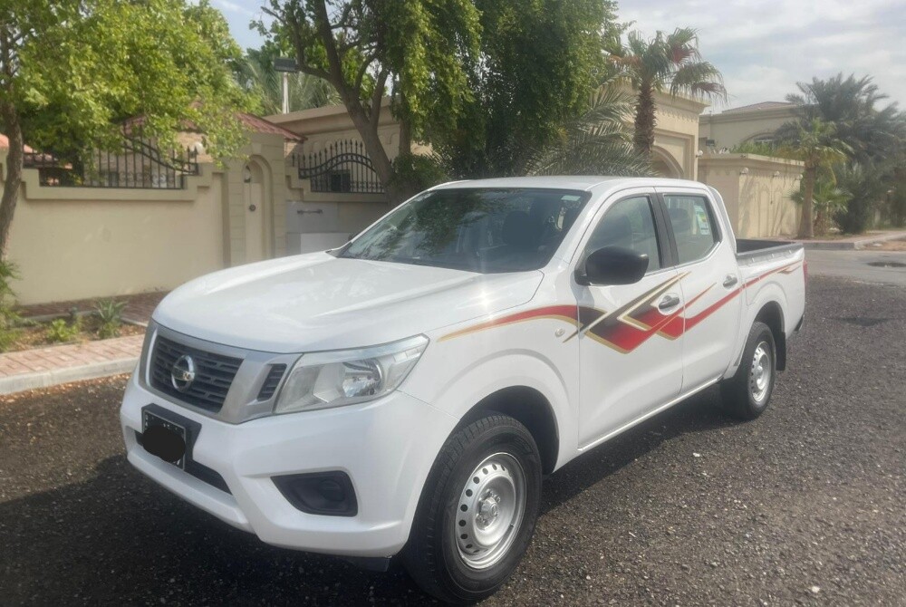 NISSAN NAVARA - 1