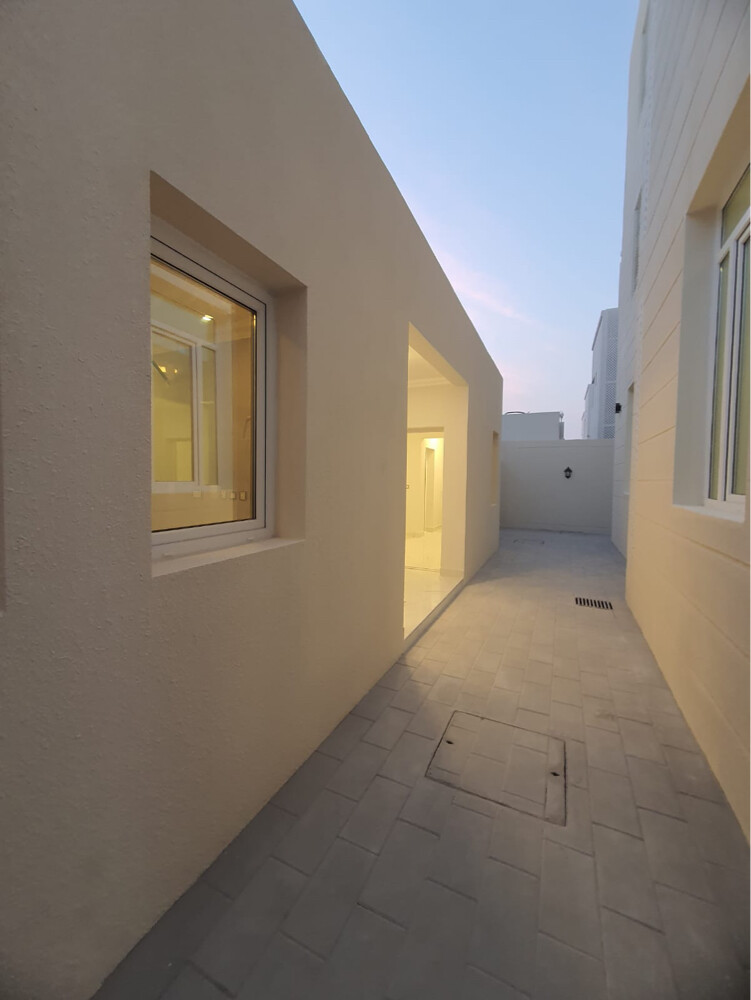 Brand New Luxury Villa Abu Hamour - 13