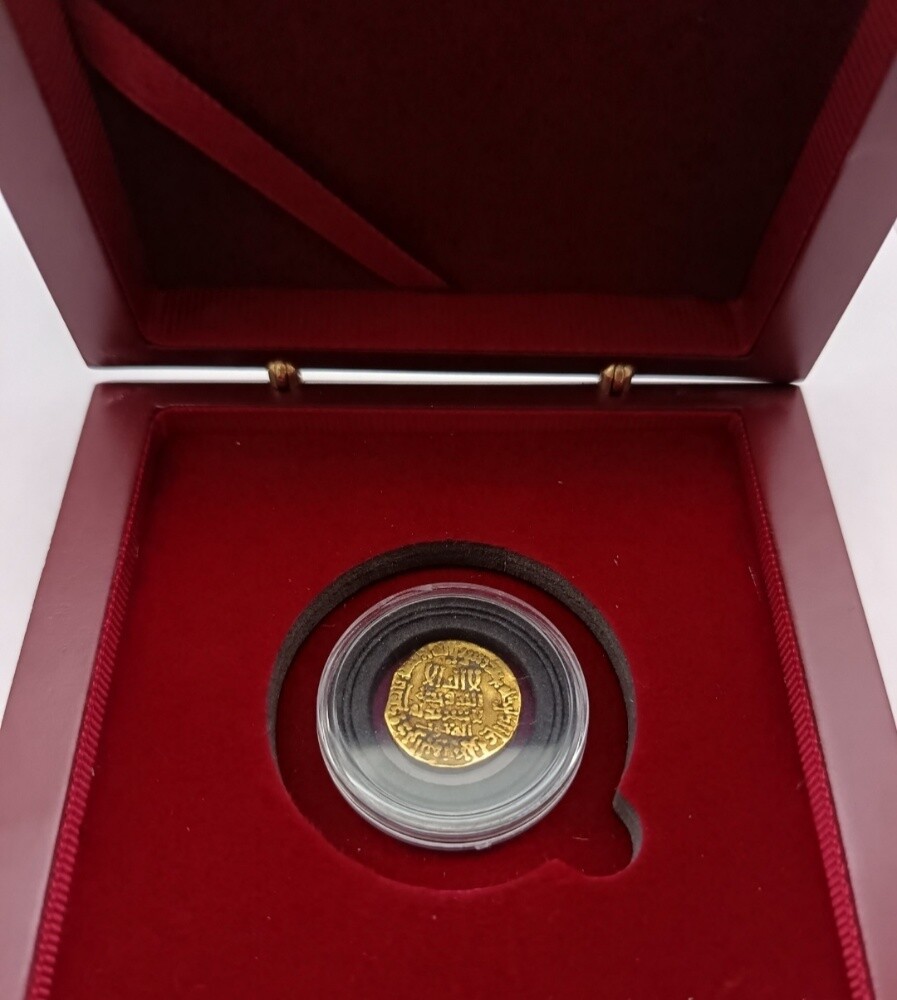 Abbasid gold dinar 202 H - 3