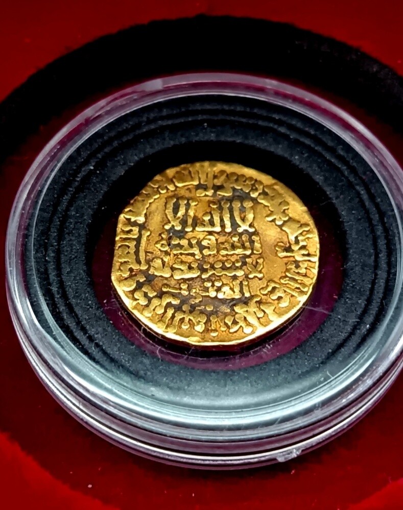 Abbasid gold dinar 202 H - 2