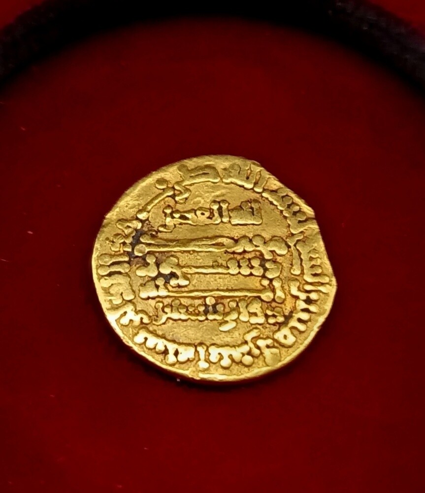 Abbasid gold dinar 202 H - 4