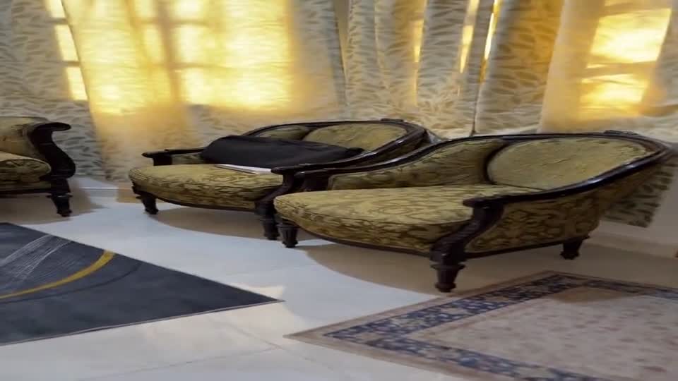 Like new sofas and chairs - 3