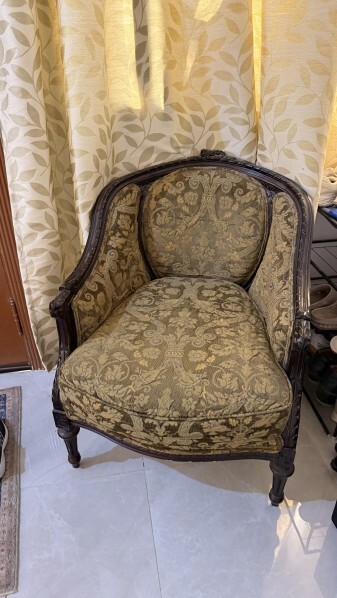Like new sofas and chairs - 2