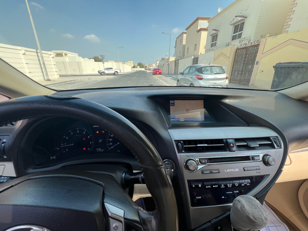 سيارة لكزس ار اكس 350 للبيع  - 14