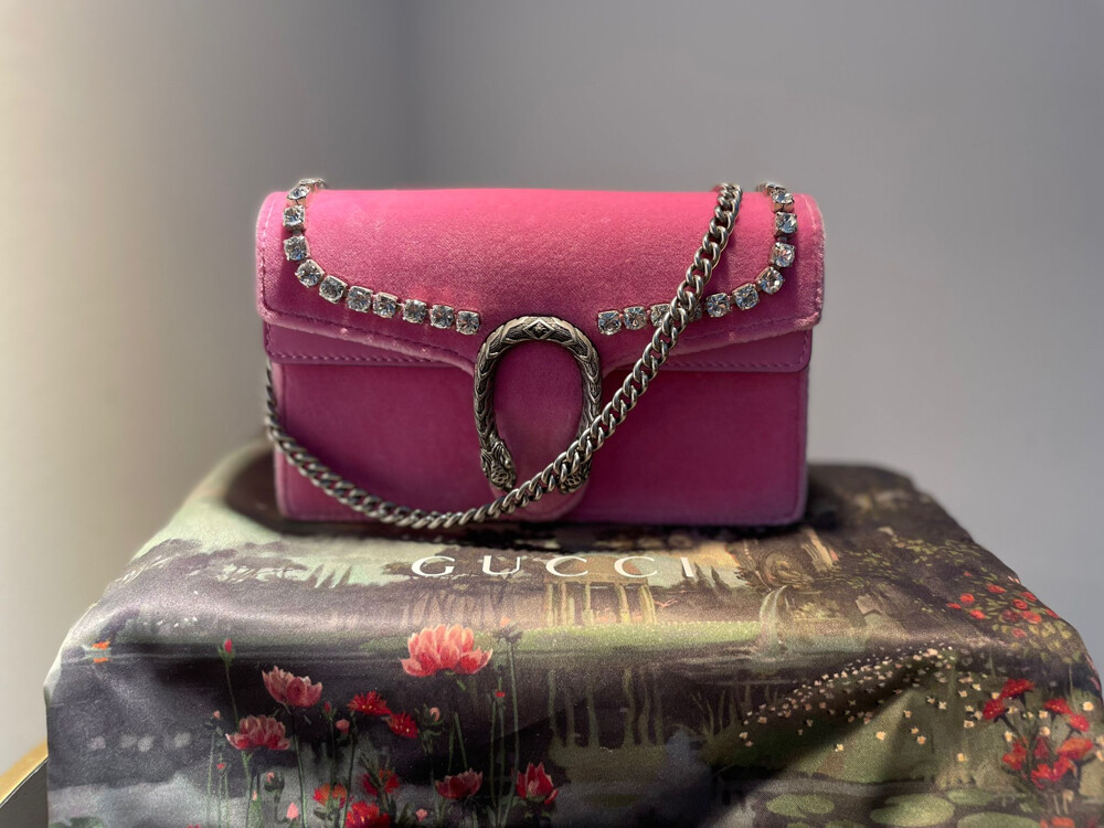Gucci items  - 6