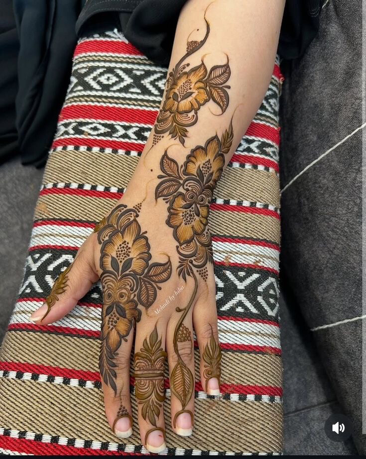 henna artist  - 1