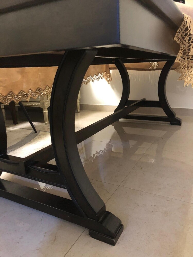 طاولة للبيع - 1