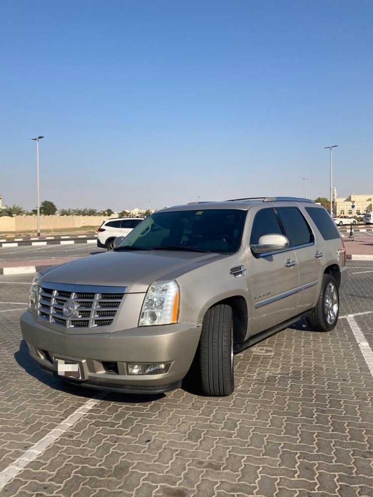 Cadillac. Escalade. Scrap. - 1