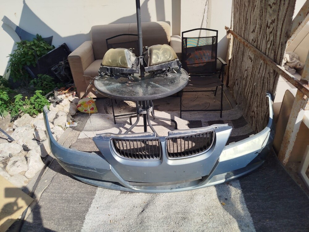 BMW 320i Scrap - 3