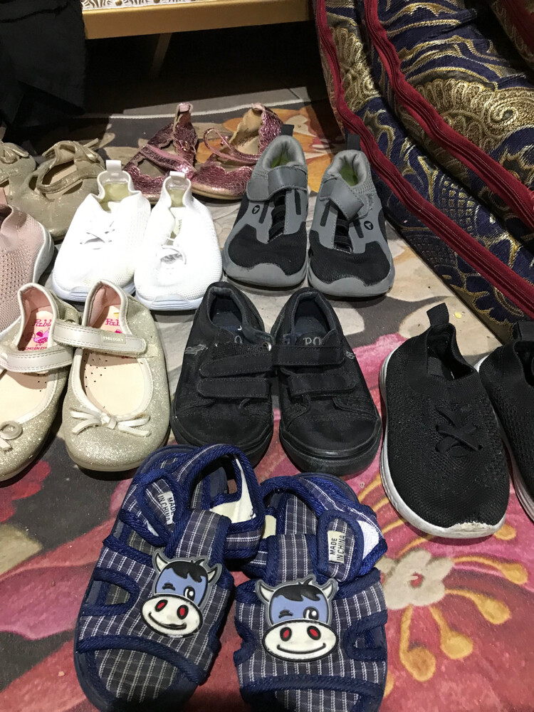 مجموعه من احذية الاطفال الجوز 10 - 17