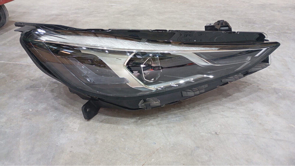 MG GT Headlight  - 1
