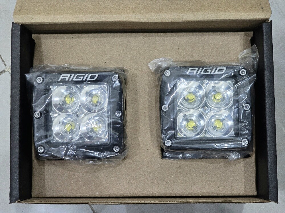 RIGID D-SERIES FLOOD LIGHT - 2