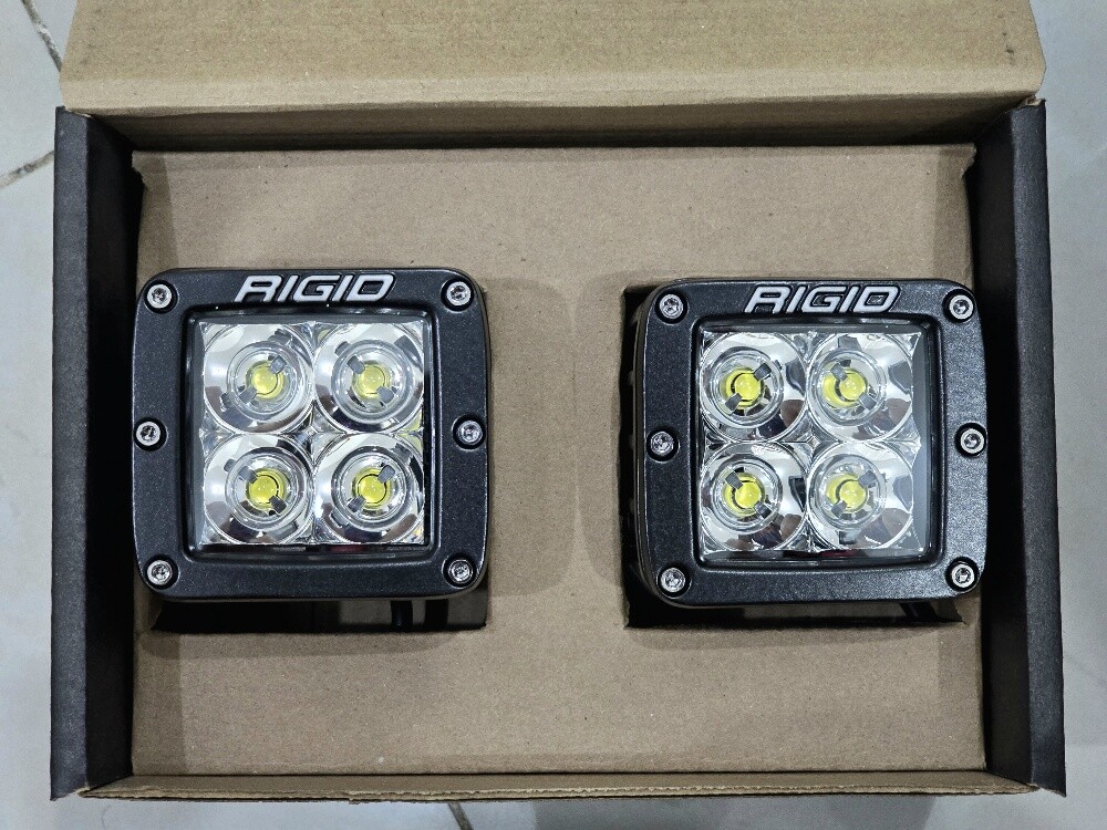 RIGID D-SERIES FLOOD LIGHT - 1