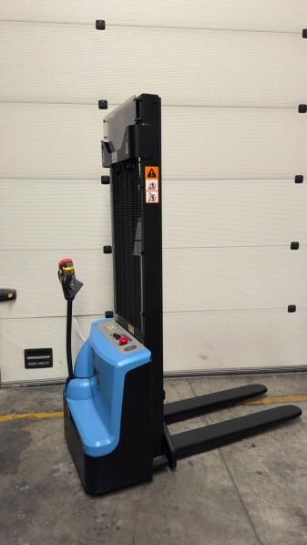 Electric Stacker, Reach Forklift - 3