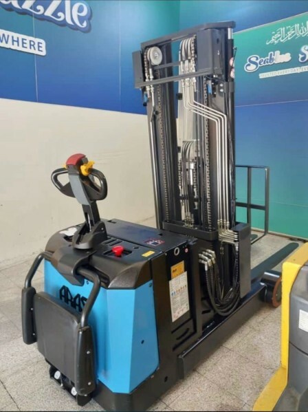 Electric Stacker, Reach Forklift - 2