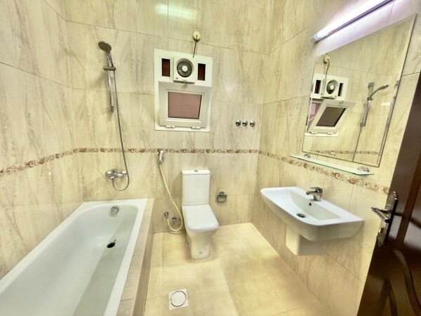 Villa 4 rent in Ain Khaled, 5 bhk - 5