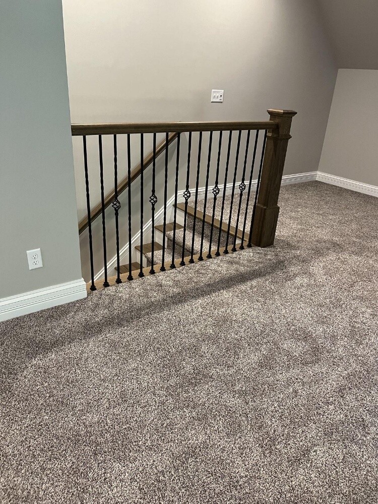 Unique carpet flooring. - 5