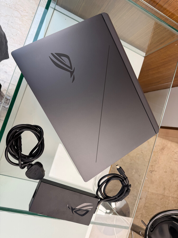 ASUS ROG STRIX G18 RTX5080 - 10