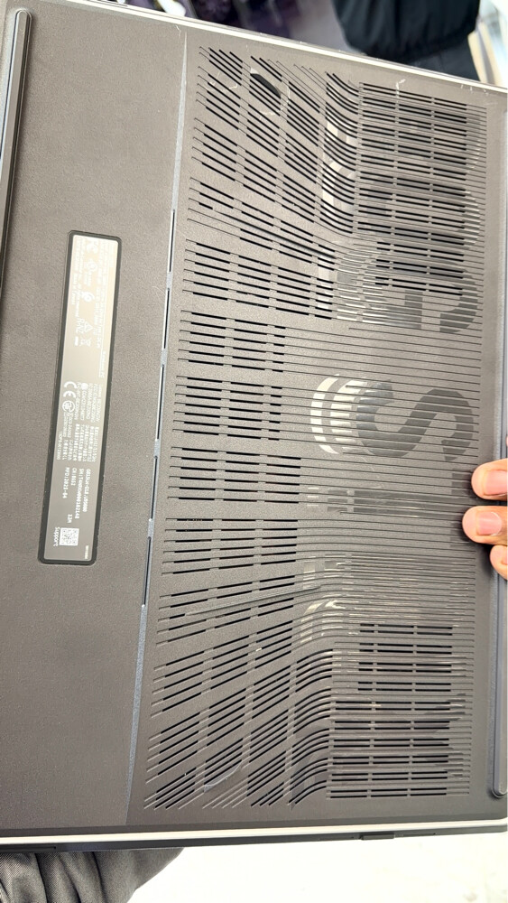 ASUS ROG STRIX G18 RTX5080 - 11