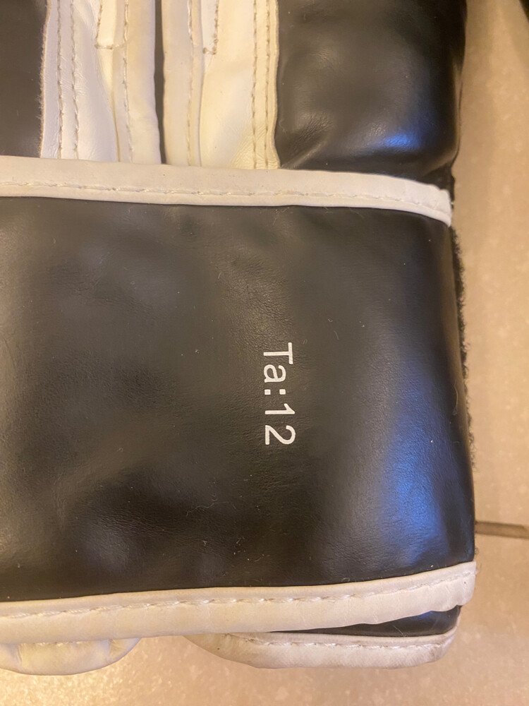 Boxing gloves and helmet  - 4