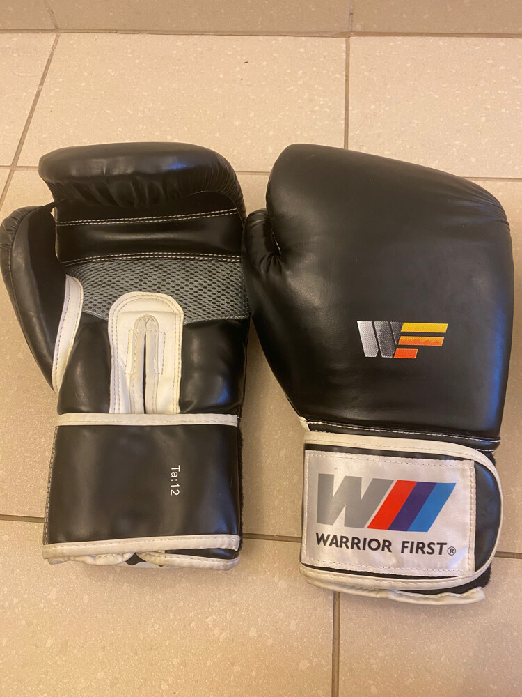 Boxing gloves and helmet  - 2