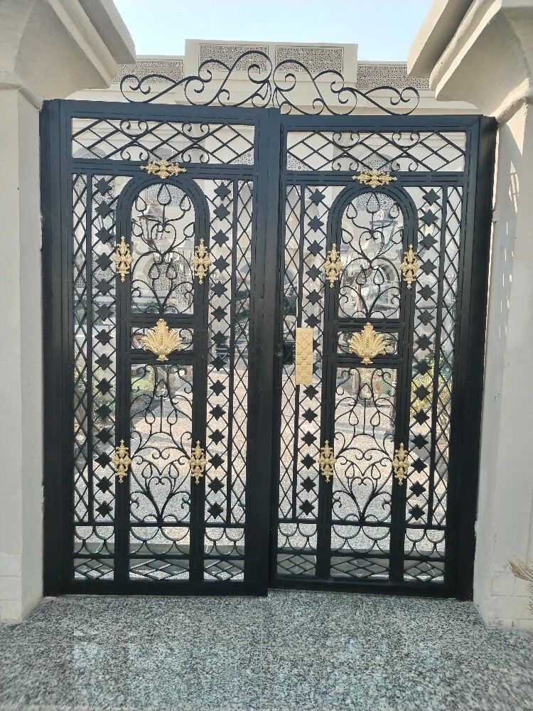 صبغ البوابات الحديد وتركيب فايبر - 2
