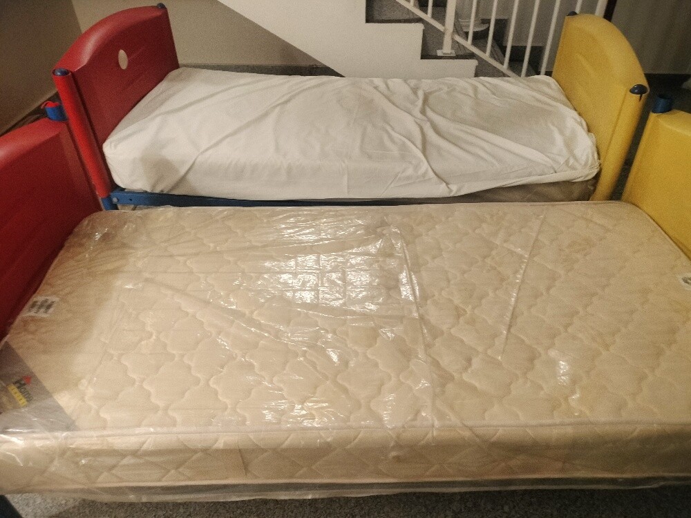 two single bed with table - 3
