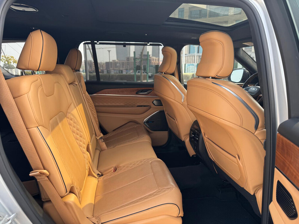 grand Cherokee summit — photo 9 for sale in Qatar