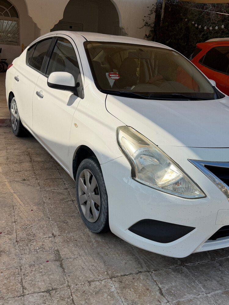Nissan Sunny 2016 - 1